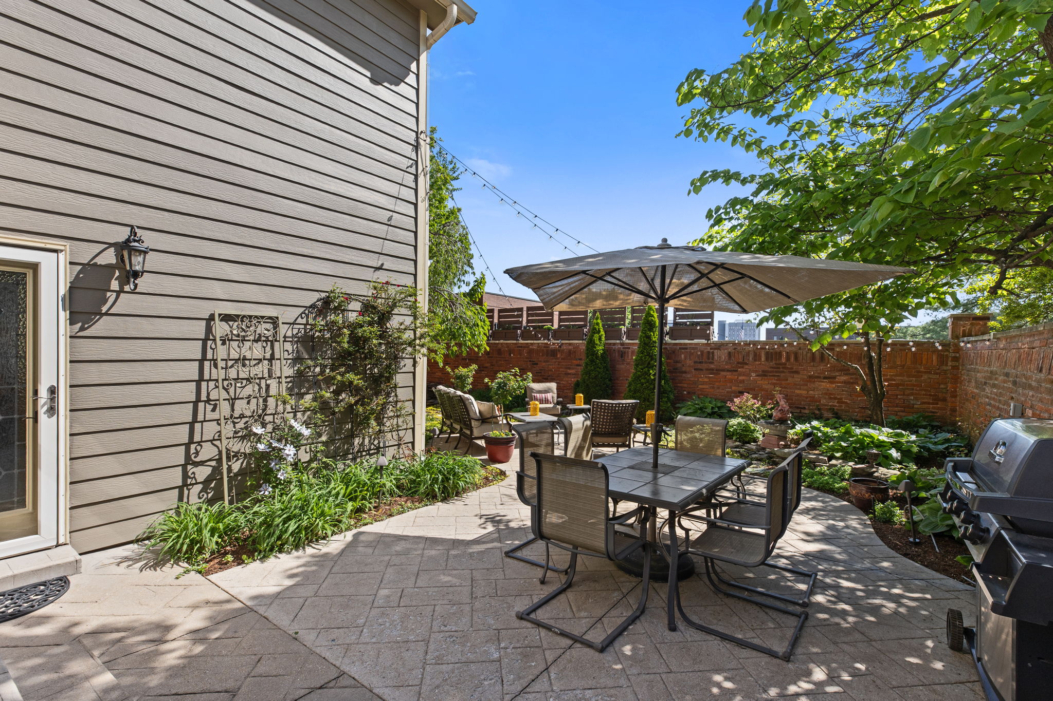  Stunning Cedar Springs Townhome with Modern Updates and Spacious Living - 物件實景