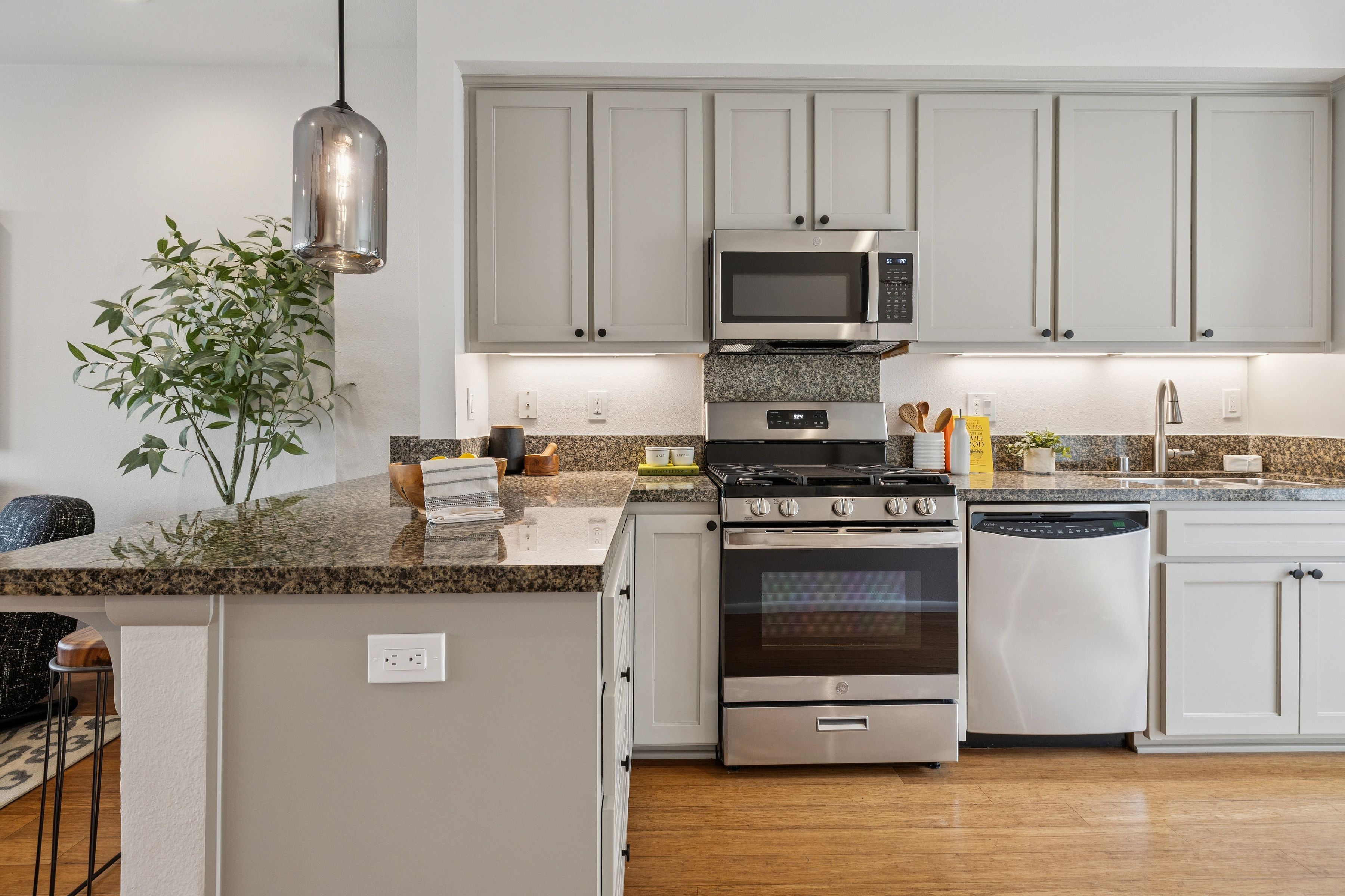  Modern Townhome in Prime North Oakland - 物件實景