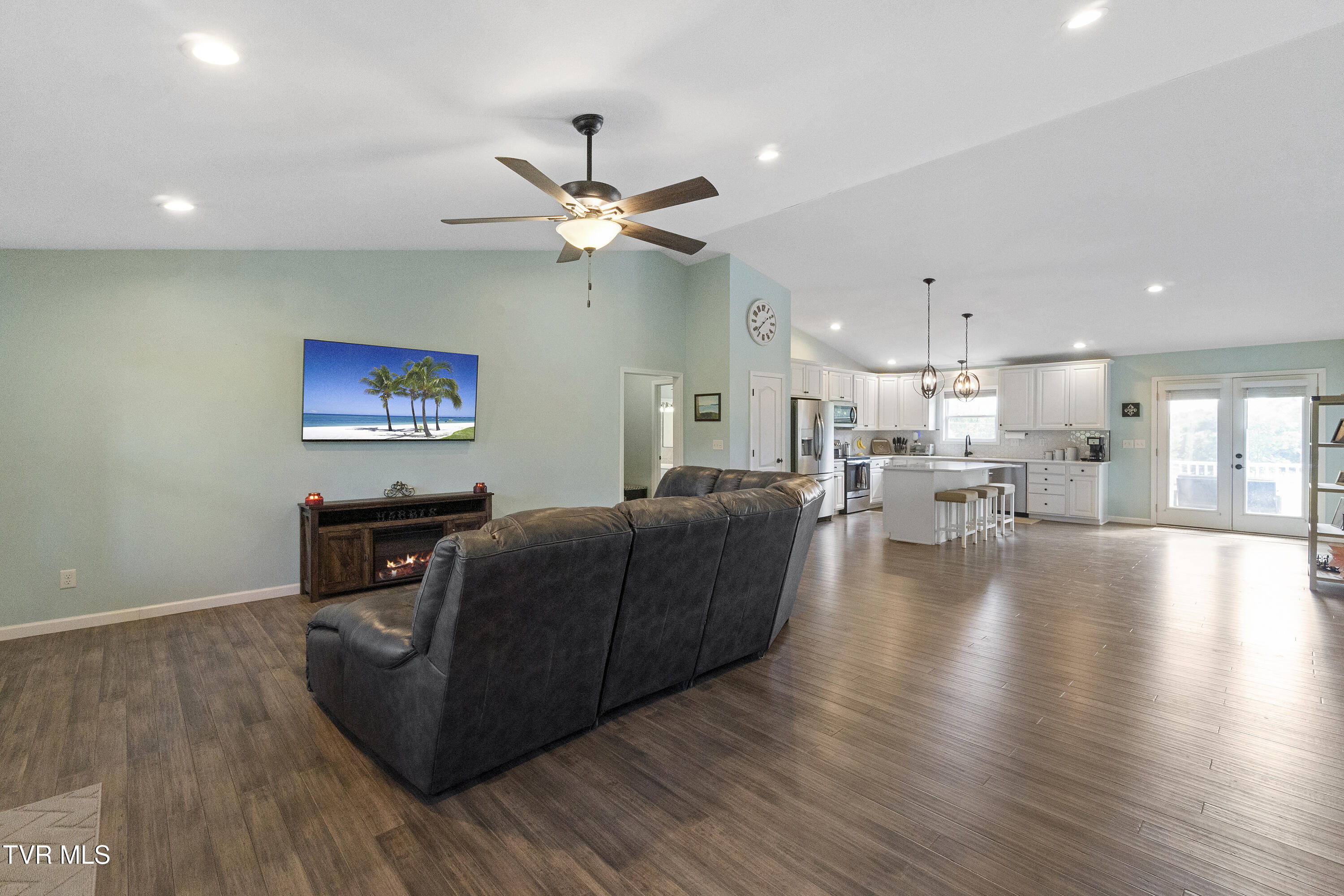 Greeneville, Tennessee, 37745, United States, 3 Bedrooms Bedrooms, ,3 BathroomsBathrooms,Residential,For Sale,1944851