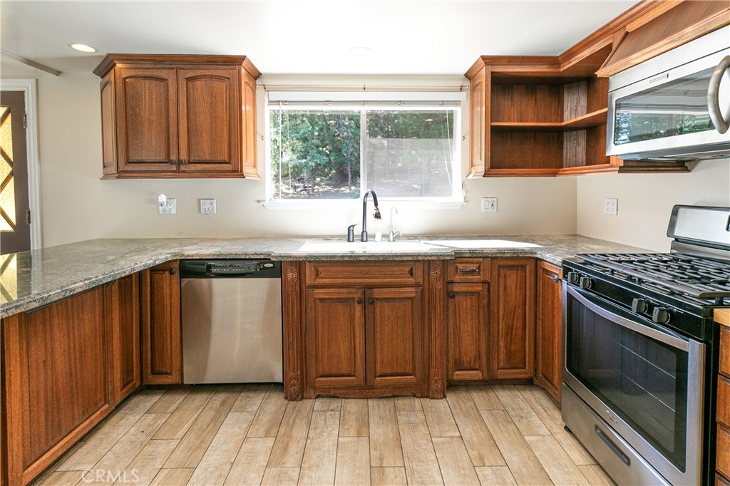 Lake Arrowhead, California, 92352, United States, 4 Bedrooms Bedrooms, ,3 BathroomsBathrooms,Residential,For Sale,2003033