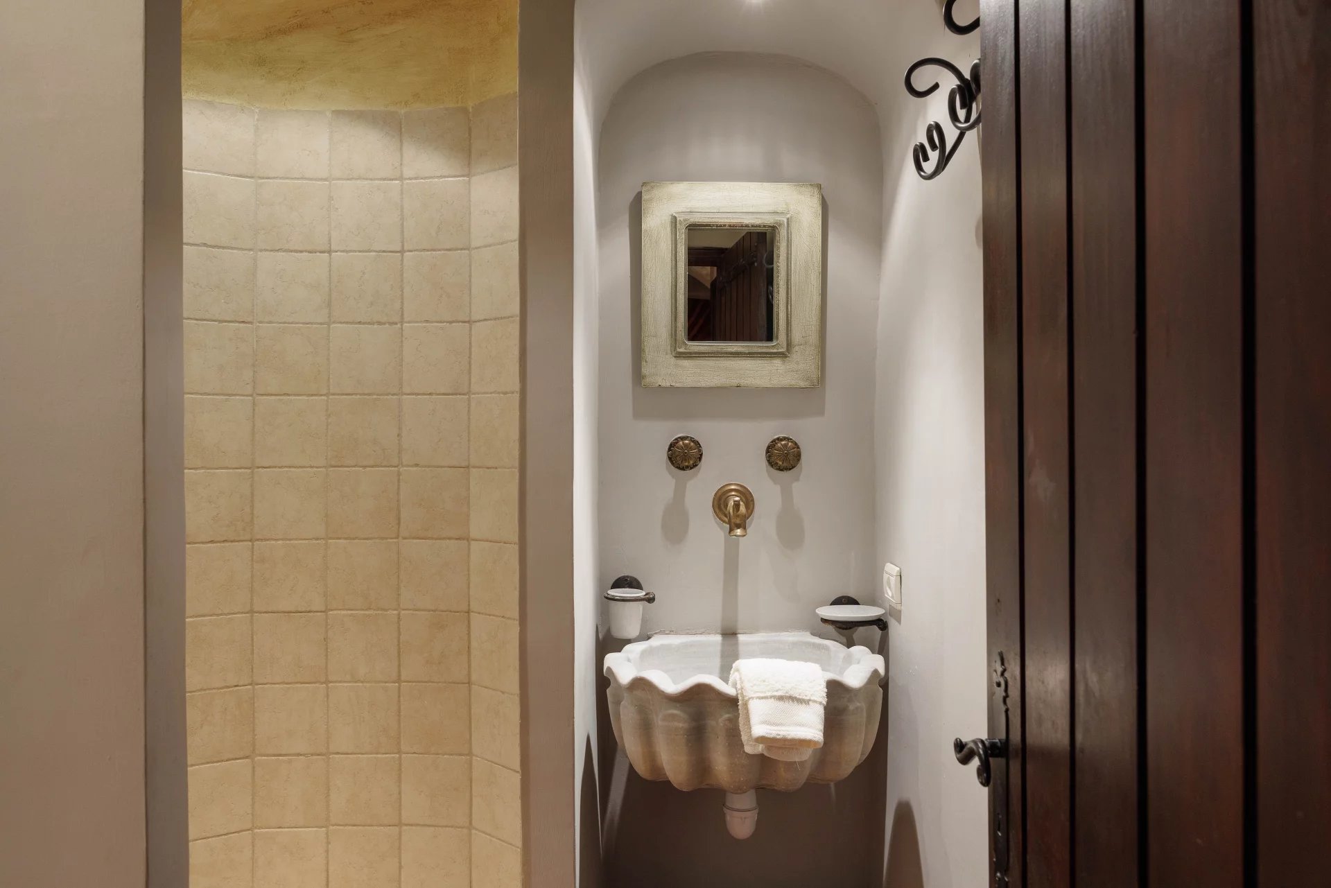 Saint-Paul-de-Vence, Provence-Alpes-Côte d’Azur, 06570, FR, 2 Bedrooms Bedrooms, ,Residential,For Sale,1826709