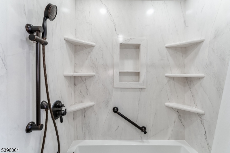 Readington Twp., New Jersey, 08833, United States, 3 Bedrooms Bedrooms, ,3 BathroomsBathrooms,Residential,For Sale,1989255