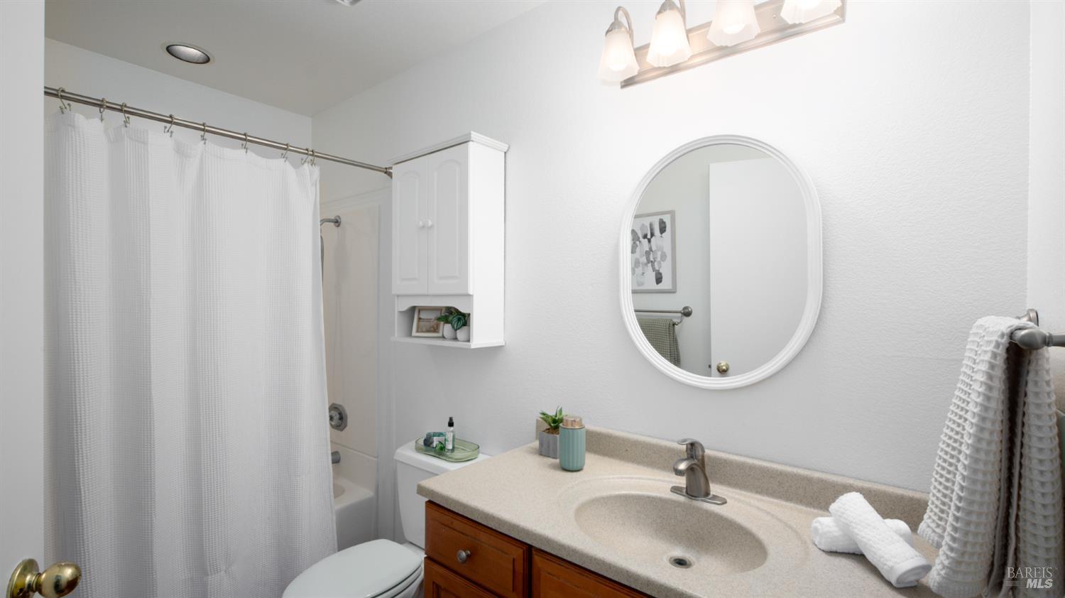 Novato, California, 94945, United States, 2 Bedrooms Bedrooms, ,1 BathroomBathrooms,Residential,For Sale,1958770