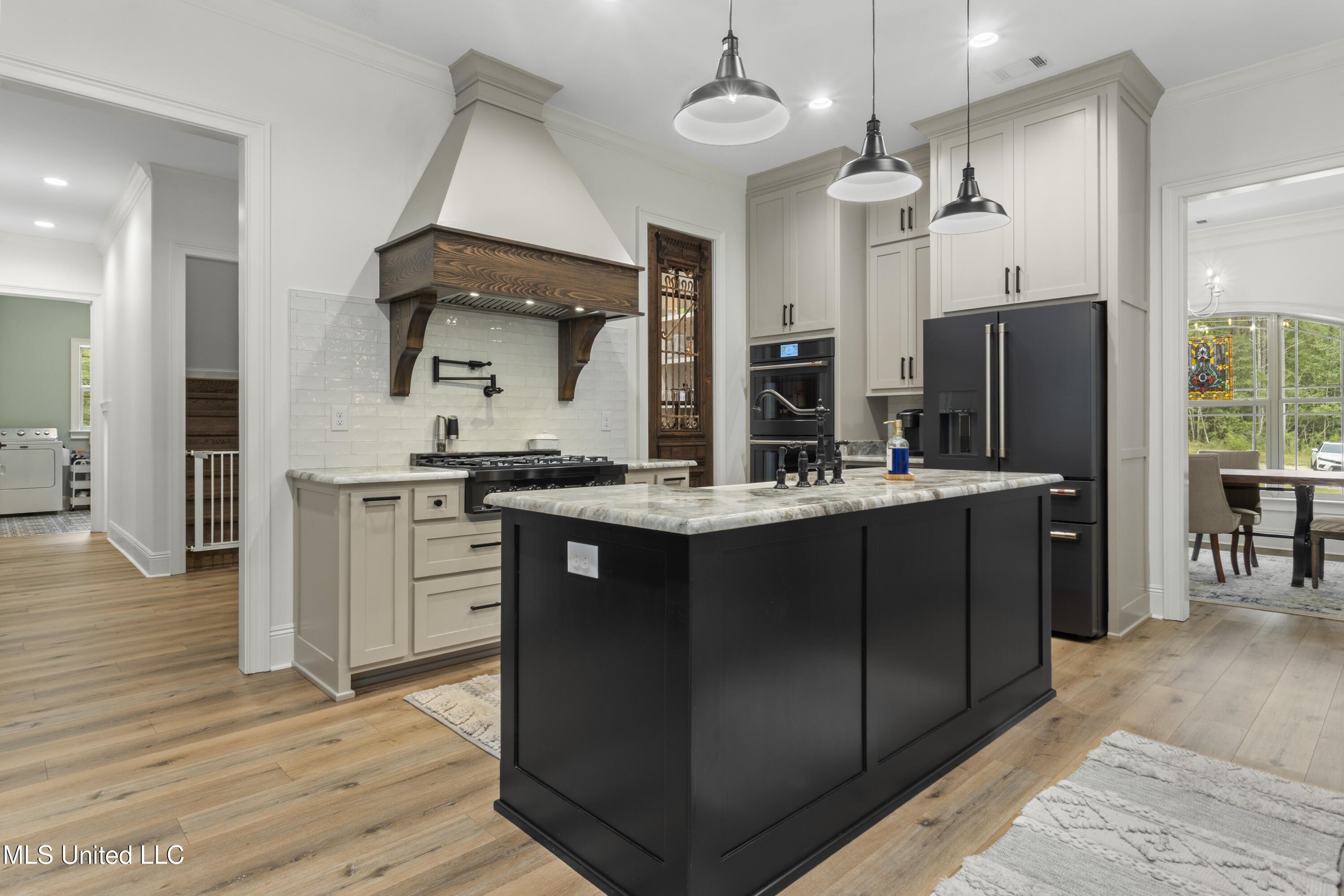 Gulfport, Mississippi, 39503, United States, 5 Bedrooms Bedrooms, ,5 BathroomsBathrooms,Residential,For Sale,1974357