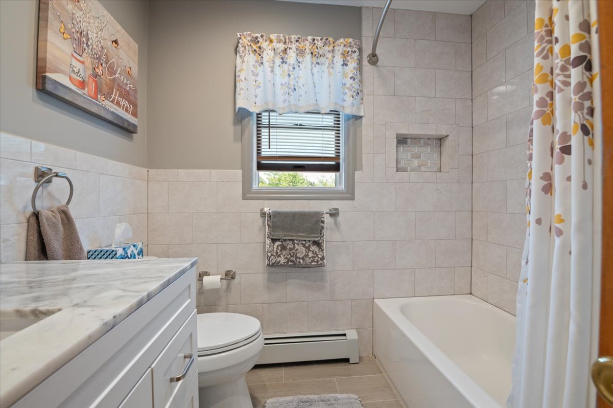 Levittown, New York, 11756, United States, 5 Bedrooms Bedrooms, ,2 BathroomsBathrooms,Residential,For Sale,1920496