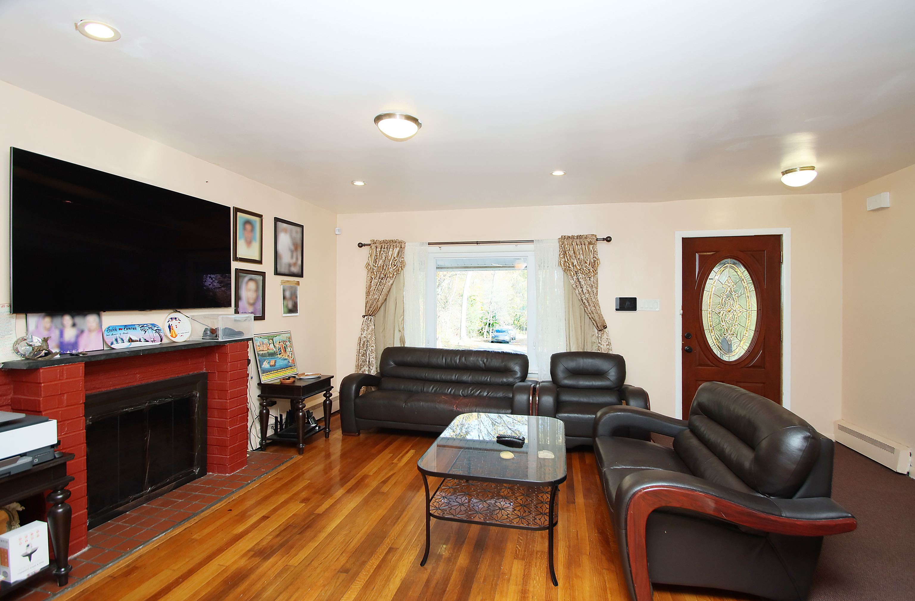 North Haven, Connecticut, 06473, United States, 3 Bedrooms Bedrooms, ,2 BathroomsBathrooms,Residential,For Sale,1989053