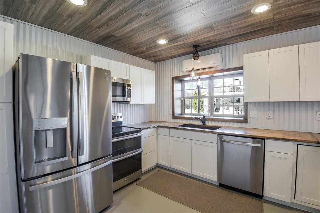 Burleson, Texas, 76028, United States, 1 Bedroom Bedrooms, ,1 BathroomBathrooms,Residential,For Sale,2010008