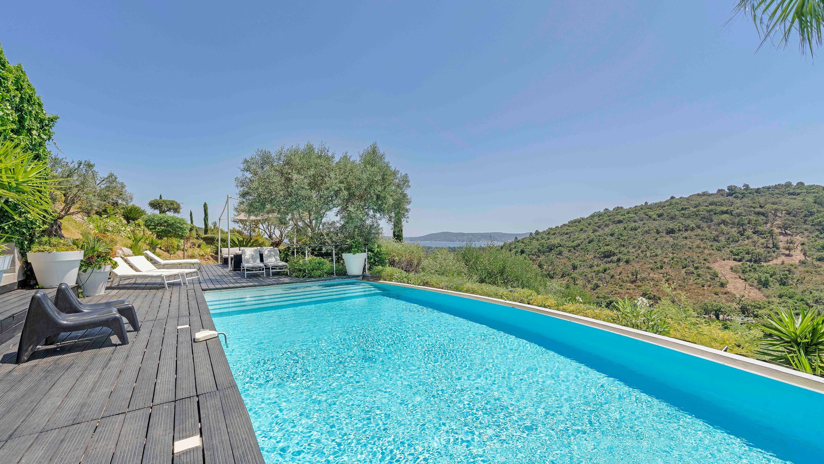  Luxury sea view villa for sale in Grimaud overlooking the Gulf of Saint-Tropez - 物件實景
