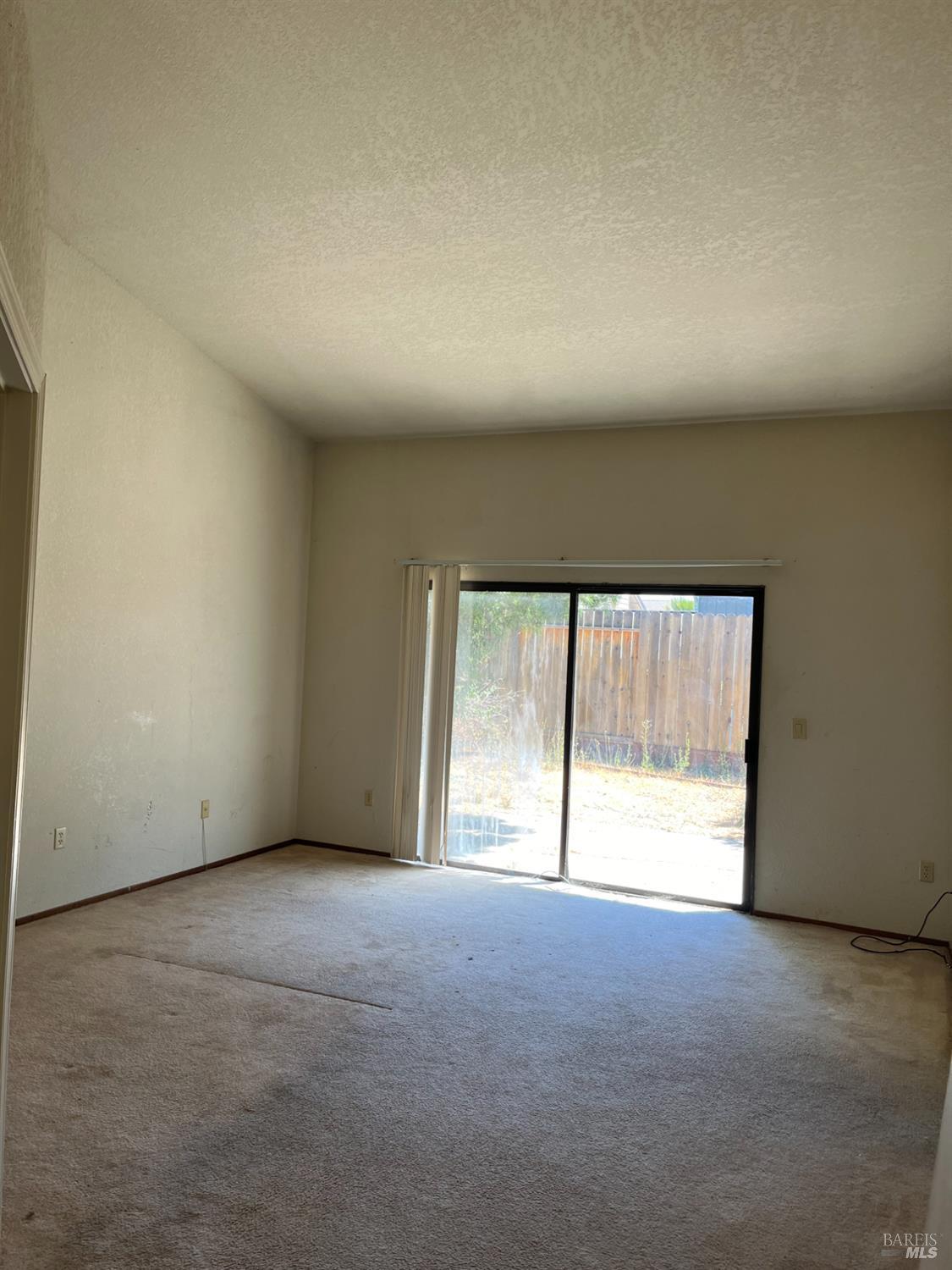 Vacaville, California, 95687, United States, 3 Bedrooms Bedrooms, ,2 BathroomsBathrooms,Residential,For Sale,1909138
