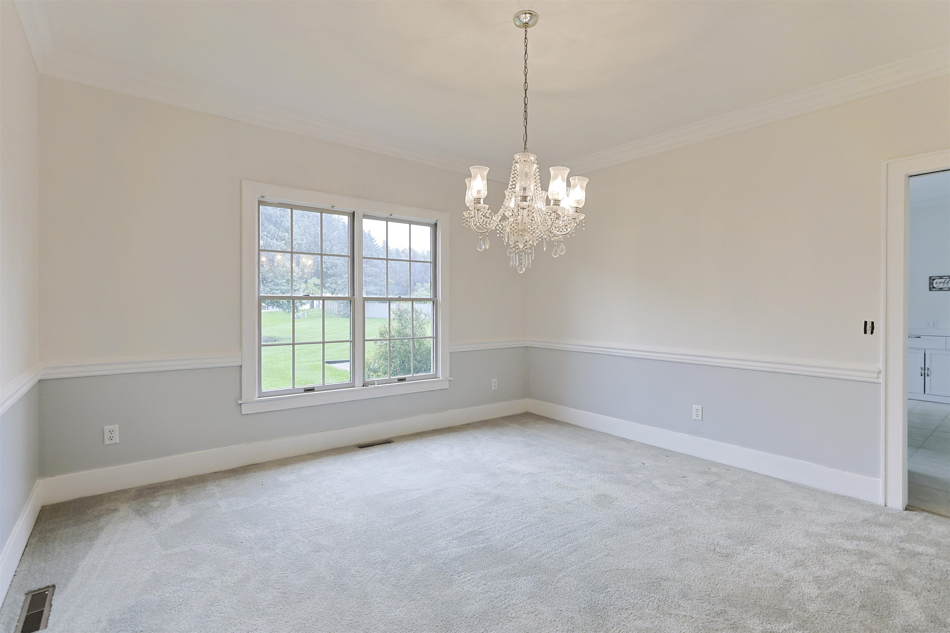 South Bend, Indiana, 46614, United States, 4 Bedrooms Bedrooms, ,4 BathroomsBathrooms,Residential,For Sale,1985327