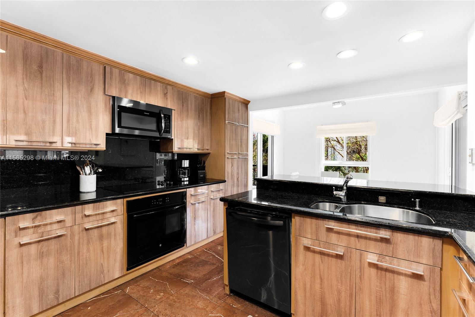 Miami Beach, Florida, 33109, United States, 3 Bedrooms Bedrooms, ,4 BathroomsBathrooms,Residential,For Sale,1926263