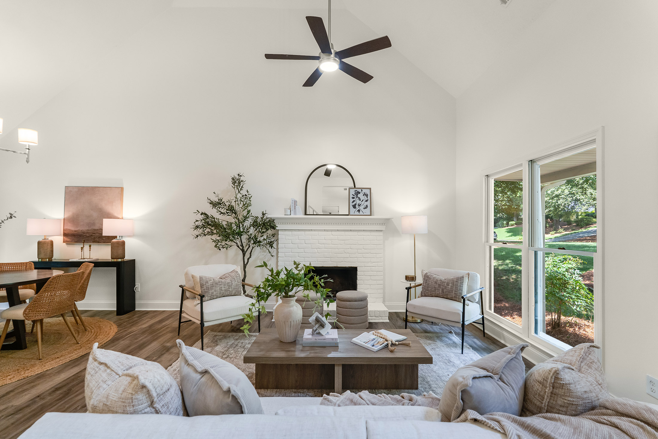  Exceptional Value in Mannings Ridge with Major Updates Throughout - 物件實景
