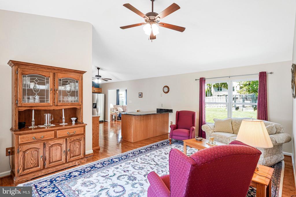 Burke, Virginia, 22015, United States, 3 Bedrooms Bedrooms, ,3 BathroomsBathrooms,Residential,For Sale,2049258