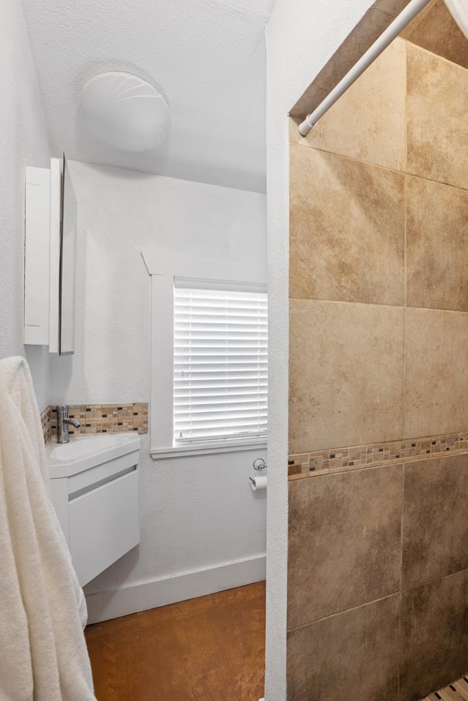Fredericksburg, Texas, 78624, United States, 4 Bedrooms Bedrooms, ,4 BathroomsBathrooms,Residential,For Sale,2025844