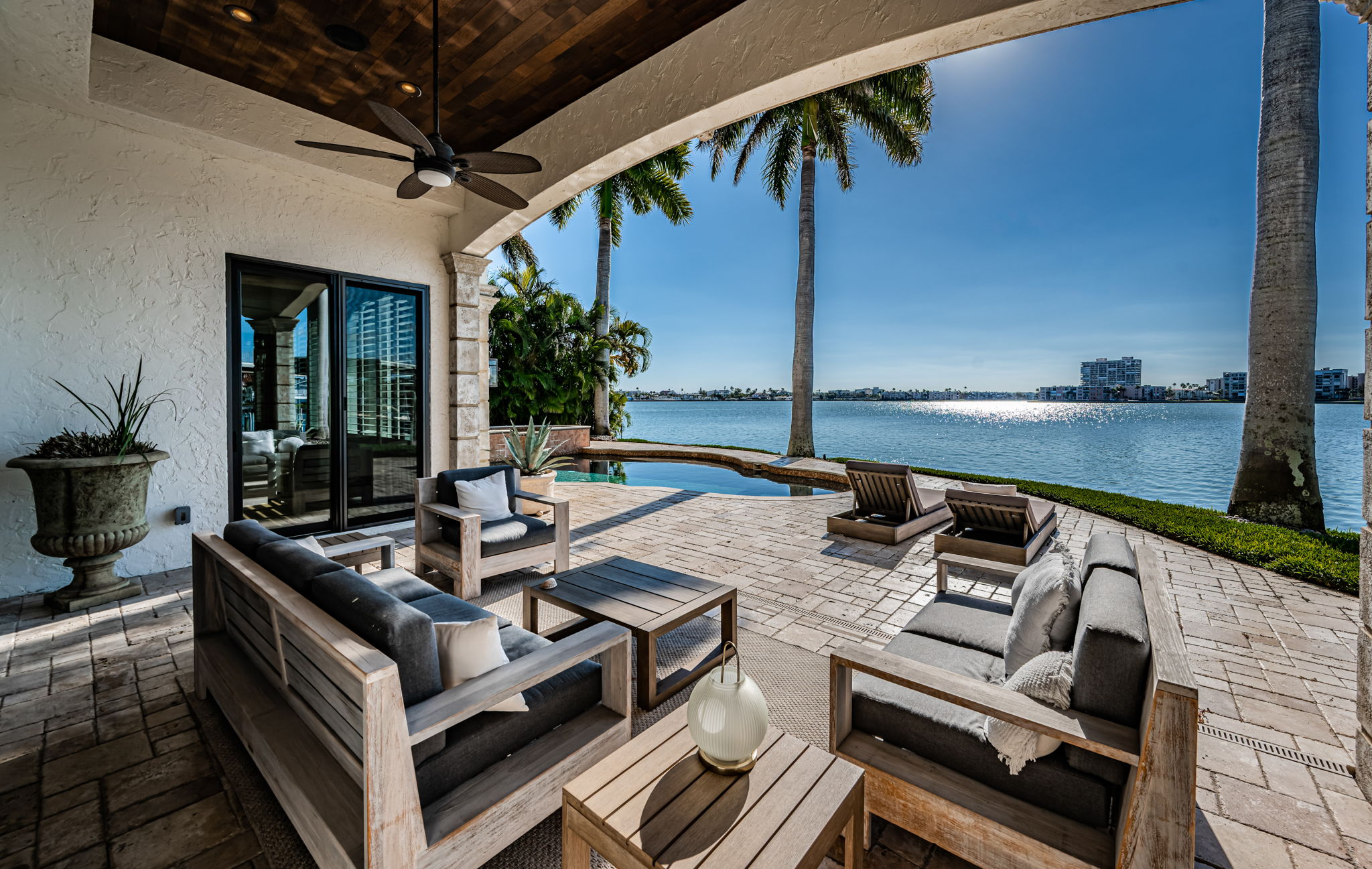 St Petersburg, Florida, 33707, United States, 5 Bedrooms Bedrooms, ,5 BathroomsBathrooms,Residential,For Sale,2007772