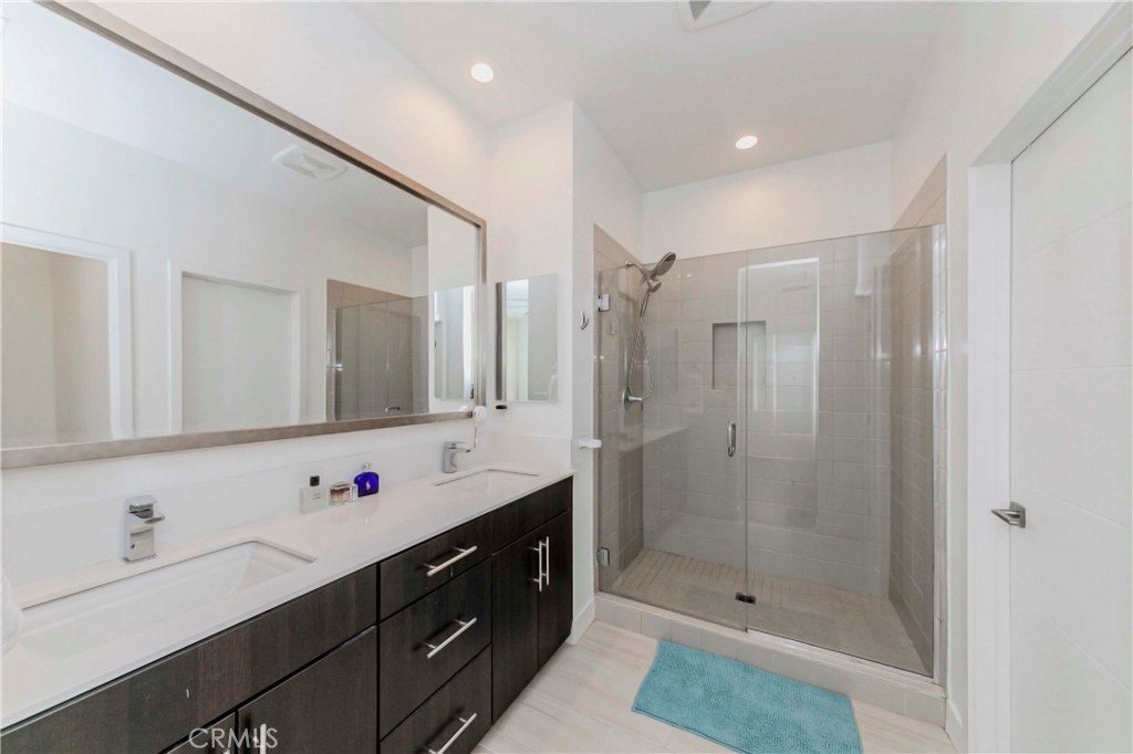 Buena Park, California, 90621, United States, 3 Bedrooms Bedrooms, ,2 BathroomsBathrooms,Residential,For Sale,1919948