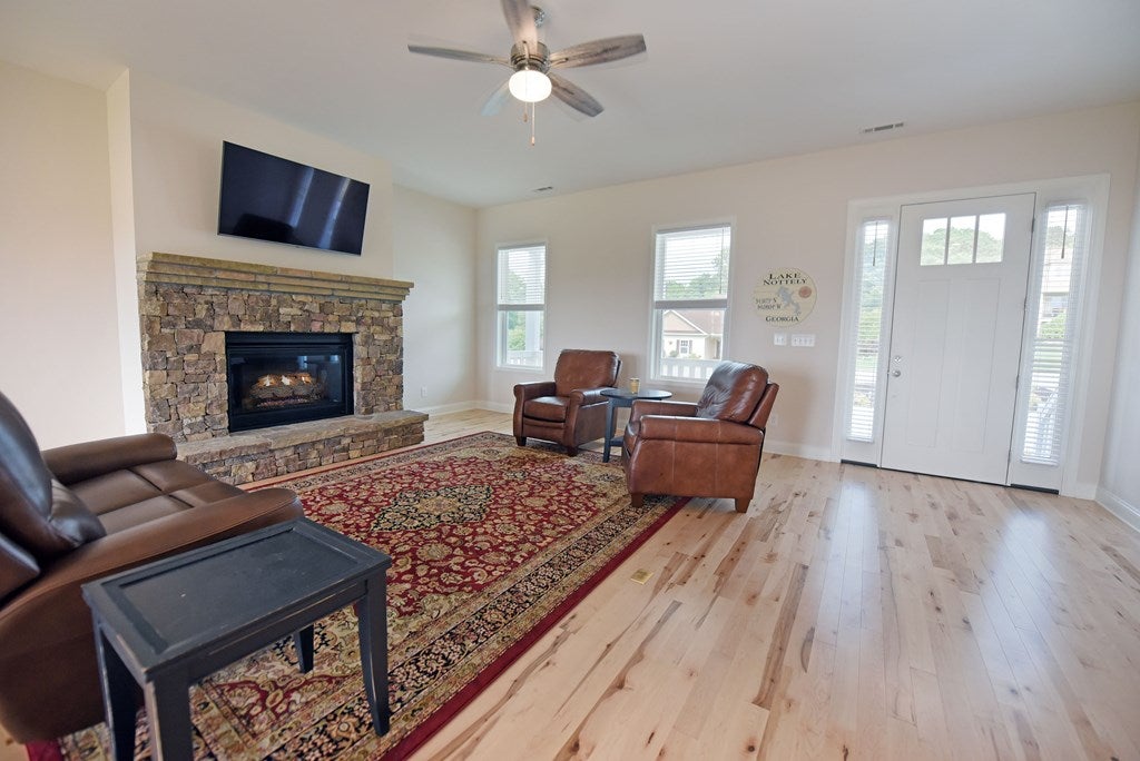 Blairsville, Georgia, 30512, United States, 3 Bedrooms Bedrooms, ,3 BathroomsBathrooms,Residential,For Sale,1846972