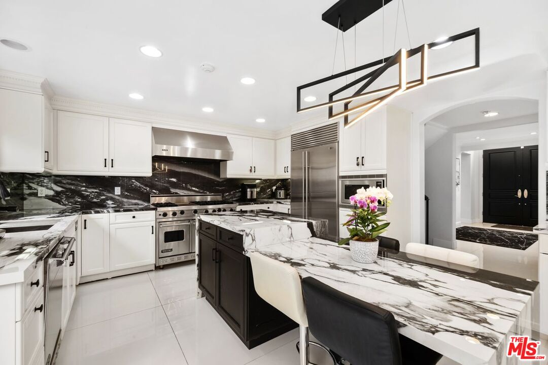 Los Angeles, California, 90049, United States, 4 Bedrooms Bedrooms, ,5 BathroomsBathrooms,Residential,For Sale,1840692
