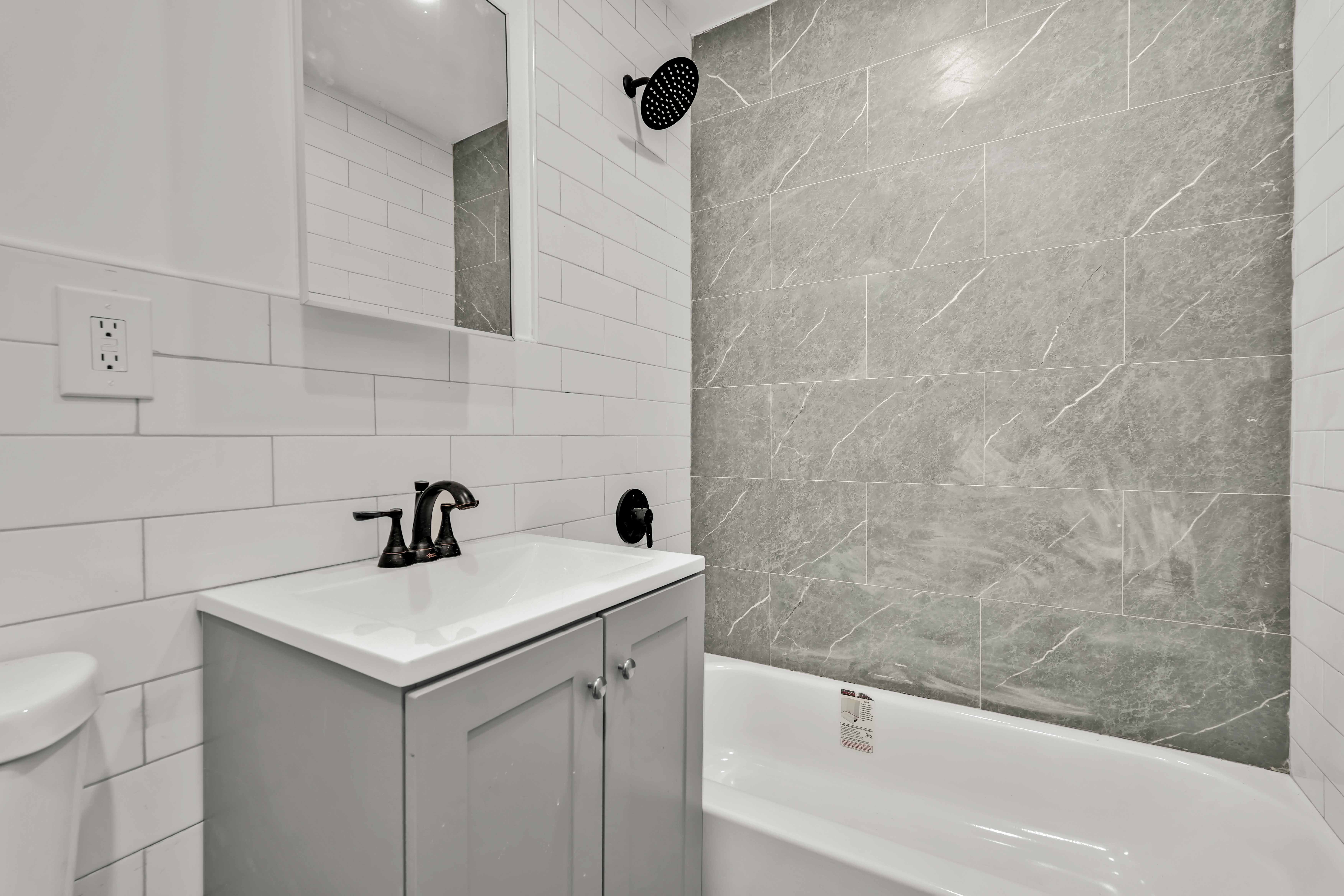 Bronx, New York, 1046, United States, 8 Bedrooms Bedrooms, ,5 BathroomsBathrooms,Residential,For Sale,1921443