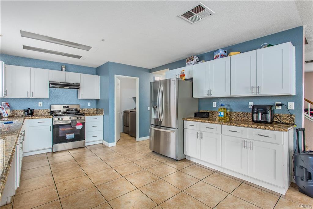 Fontana, California, 92337, United States, 5 Bedrooms Bedrooms, ,3 BathroomsBathrooms,Residential,For Sale,1921892