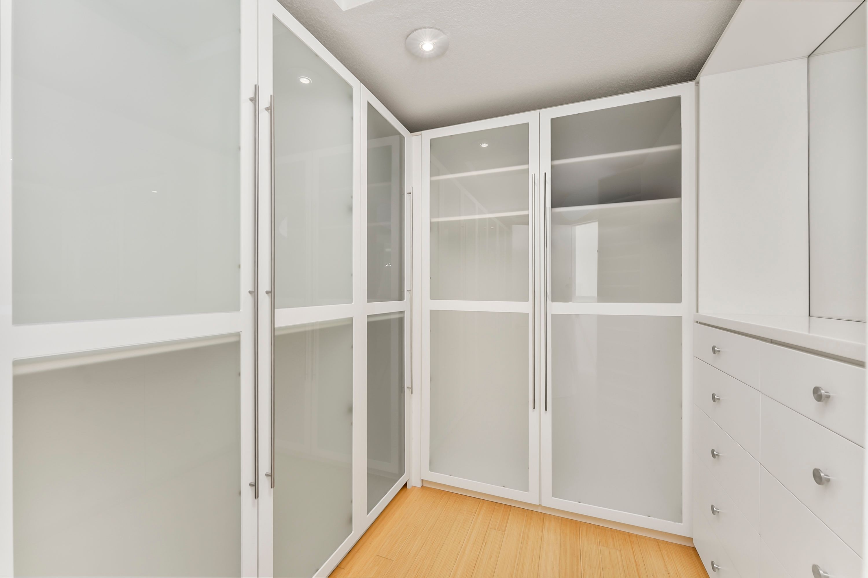  River Views • Pool • A Striking Estate That Makes a Statement - 物件實景