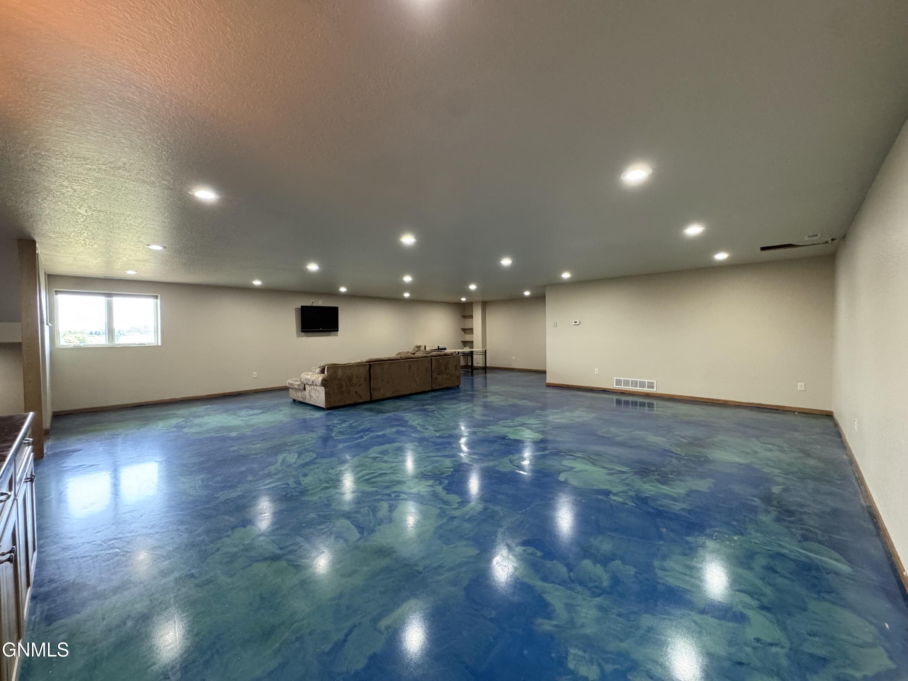 New Salem, North Dakota, 58563, United States, 7 Bedrooms Bedrooms, ,1 BathroomBathrooms,Residential,For Sale,1904775