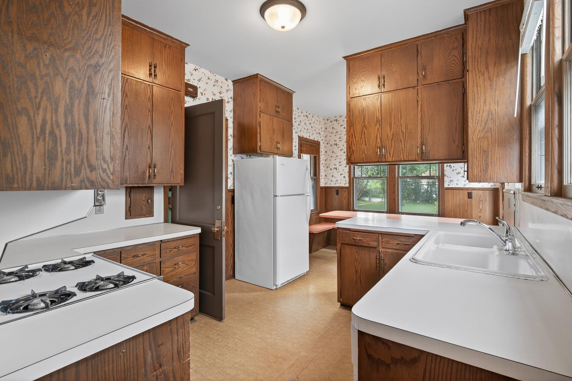 Minneapolis, Minnesota, 55409, United States, 4 Bedrooms Bedrooms, ,2 BathroomsBathrooms,Residential,For Sale,1959078