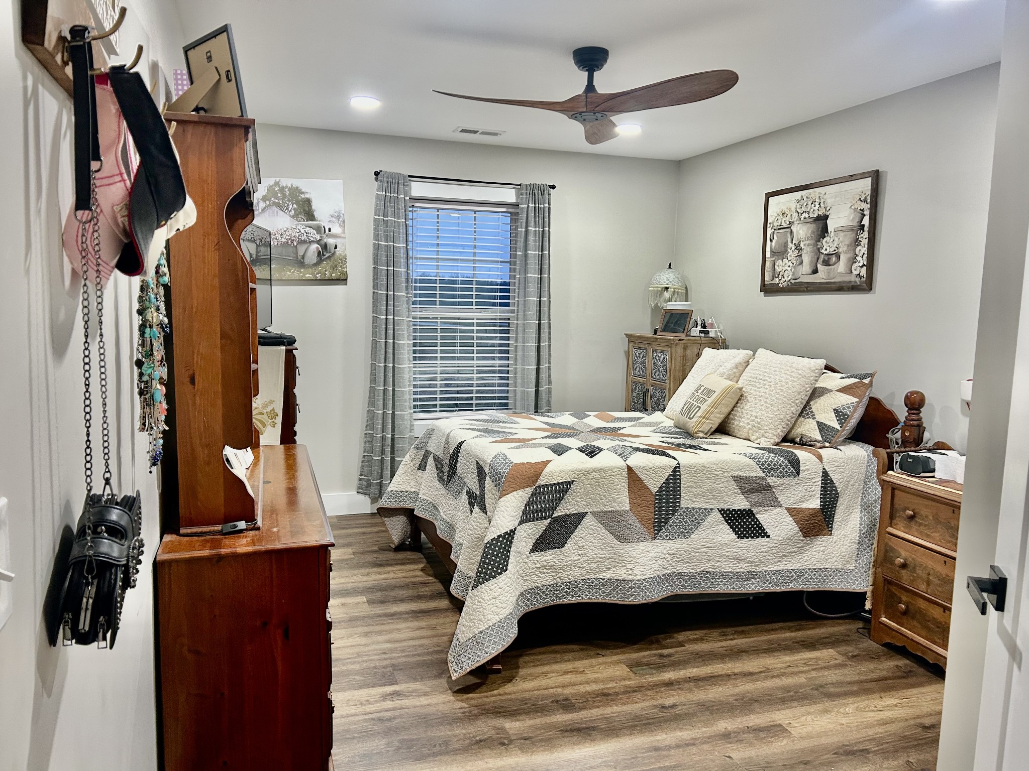 Manchester, Tennessee, 37355, United States, 4 Bedrooms Bedrooms, ,3 BathroomsBathrooms,Residential,For Sale,2015723