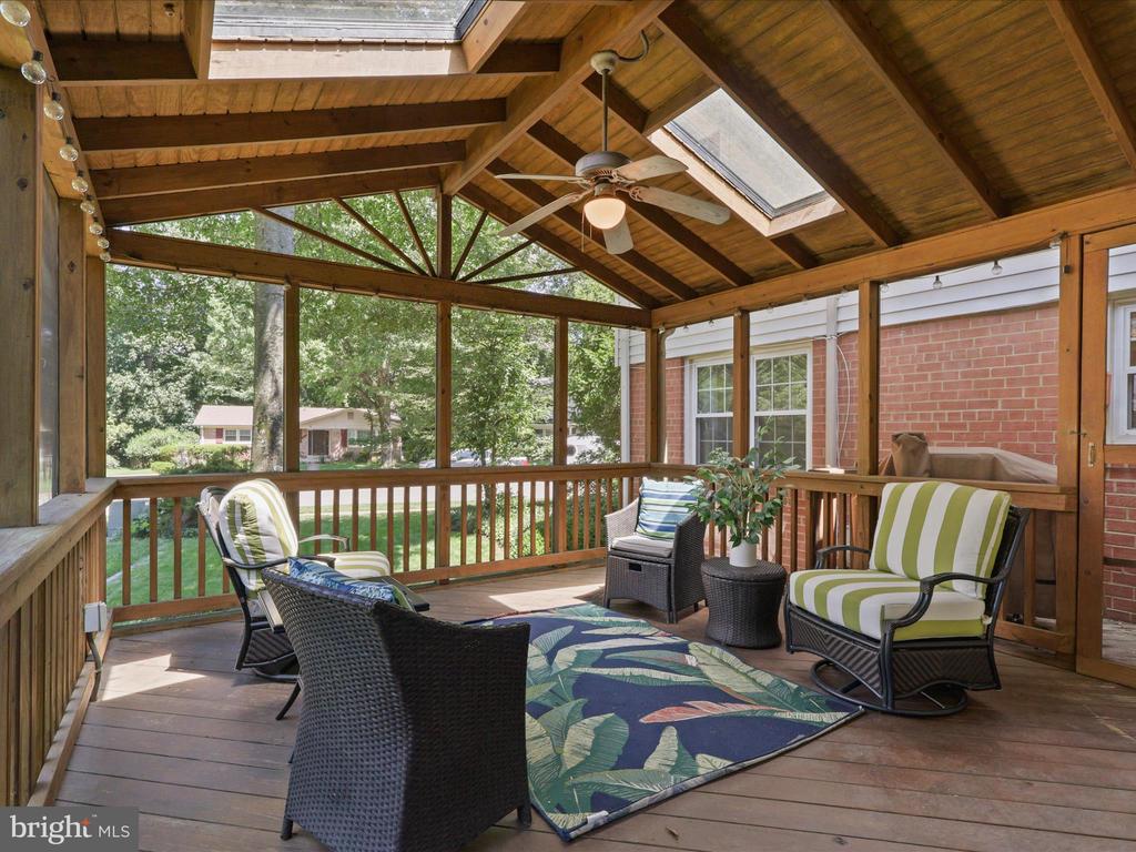 Springfield, Virginia, 22152, United States, 4 Bedrooms Bedrooms, ,3 BathroomsBathrooms,Residential,For Sale,1921904
