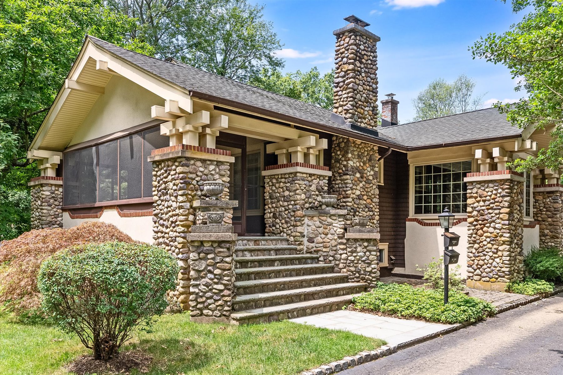  Authentic Craftsman-Style Property Offers Timeless Character - 物件實景