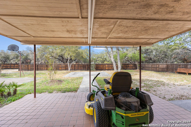 Floresville, Texas, 78114, United States, 6 Bedrooms Bedrooms, ,3 BathroomsBathrooms,Residential,For Sale,1754685
