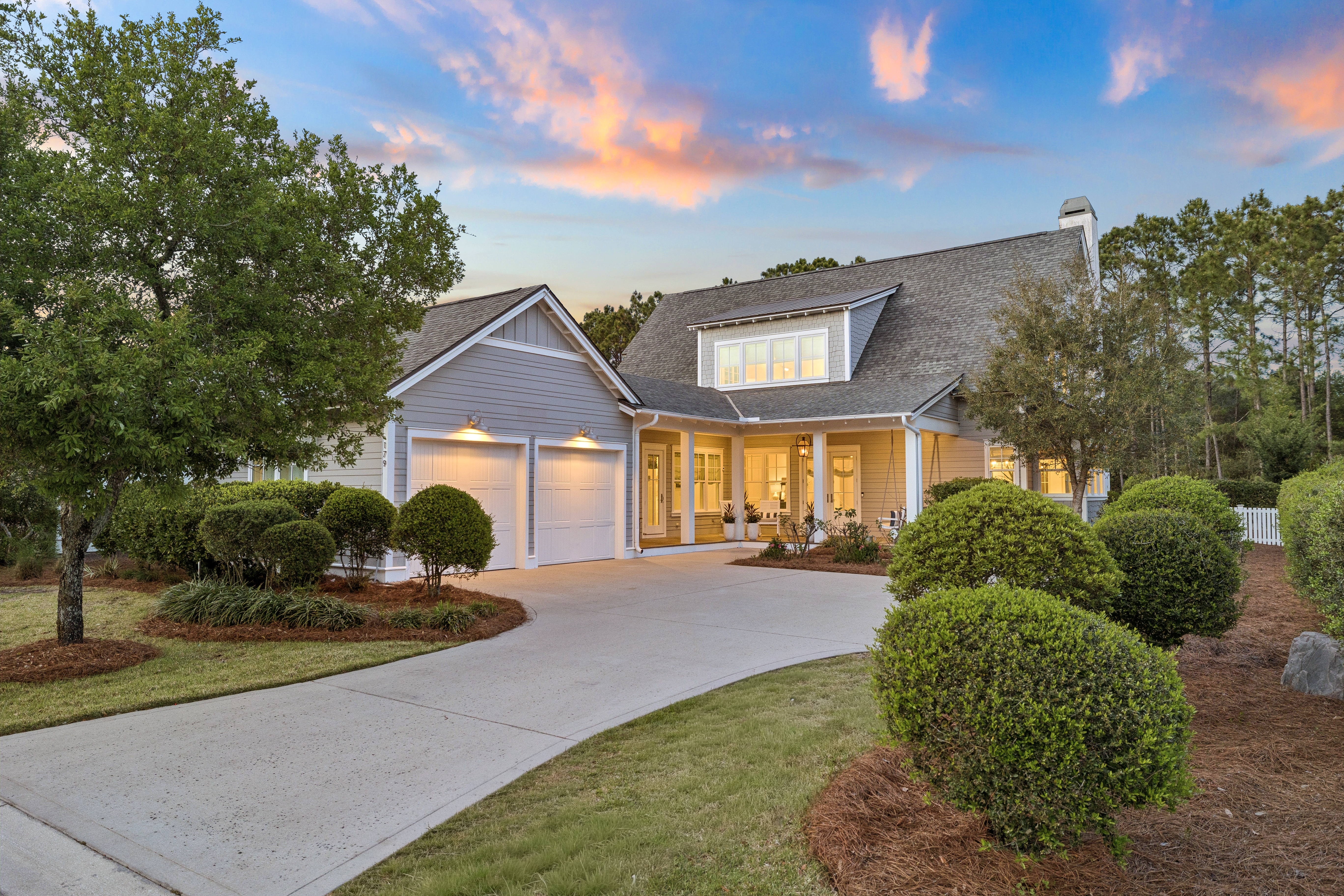  Designer-Furnished Coastal Retreat with Cabana & Outdoor Fireplace - 物件實景