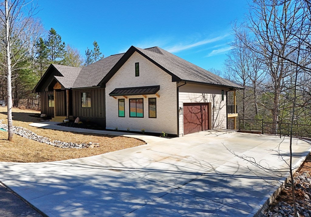 Young Harris, Georgia, 30582, United States, 3 Bedrooms Bedrooms, ,2 BathroomsBathrooms,Residential,For Sale,1964229