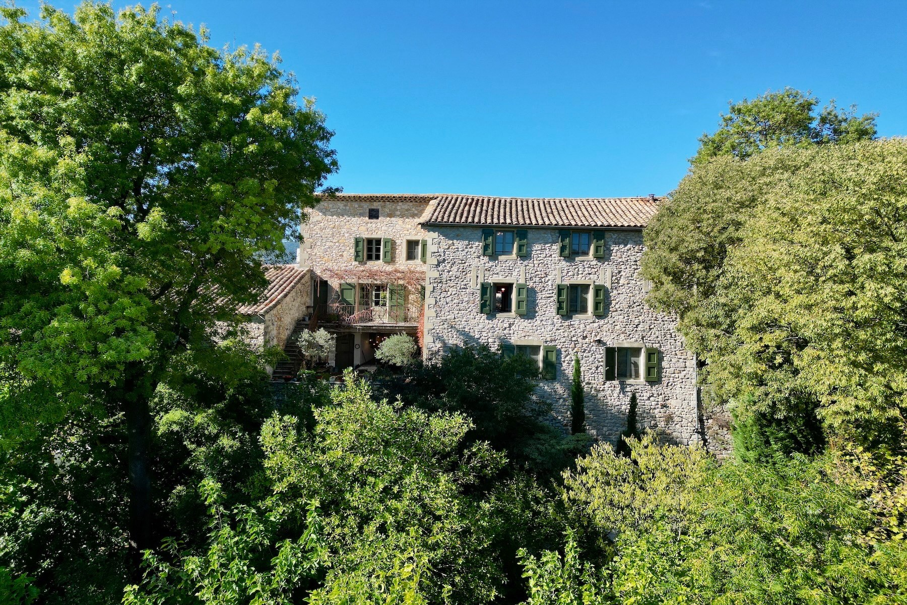  Elegant Stone Residence with Exceptional Volumes and Timeless Charm - 物件實景