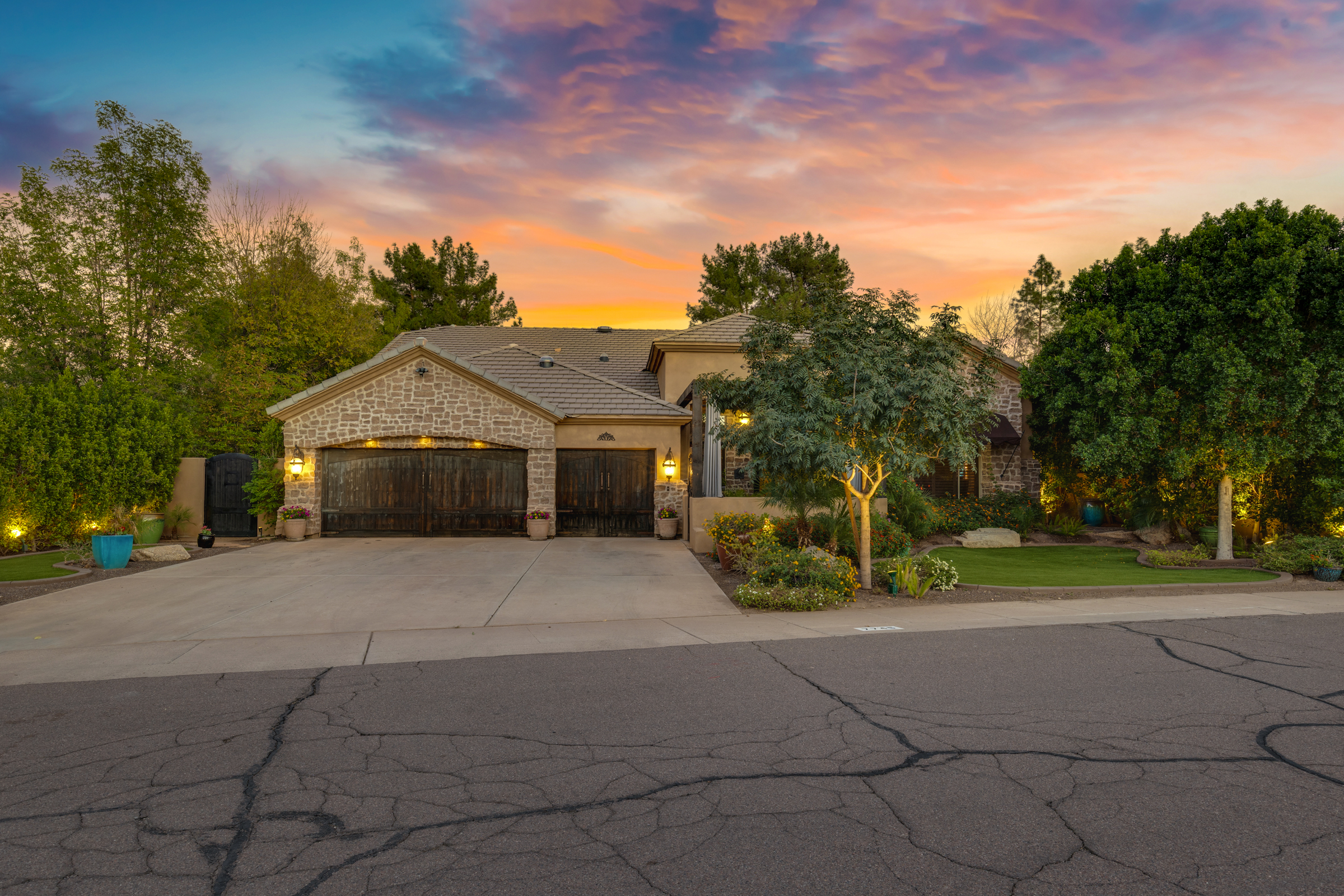 Tempe, Arizona, 85284, United States, 5 Bedrooms Bedrooms, ,3 BathroomsBathrooms,Residential,For Sale,1989924
