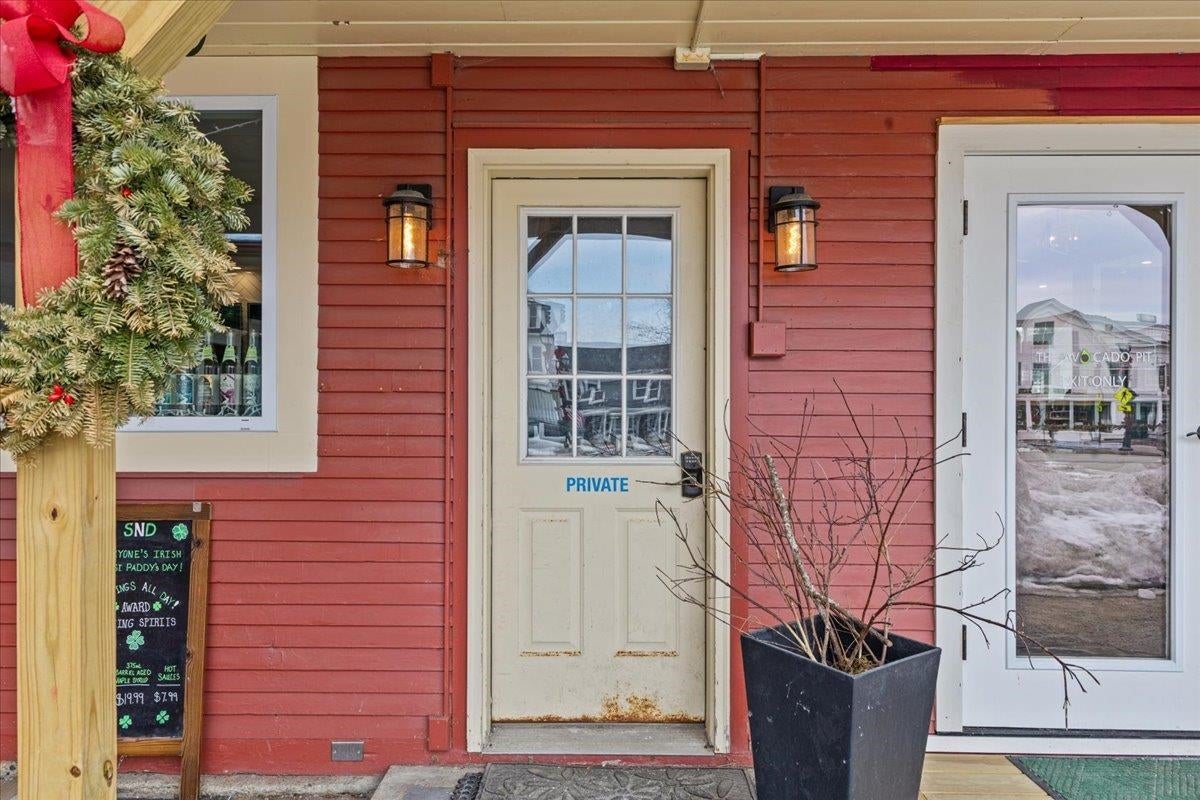Stowe, Vermont, 05672, United States, 2 Bedrooms Bedrooms, ,1 BathroomBathrooms,Residential,For Sale,1746592