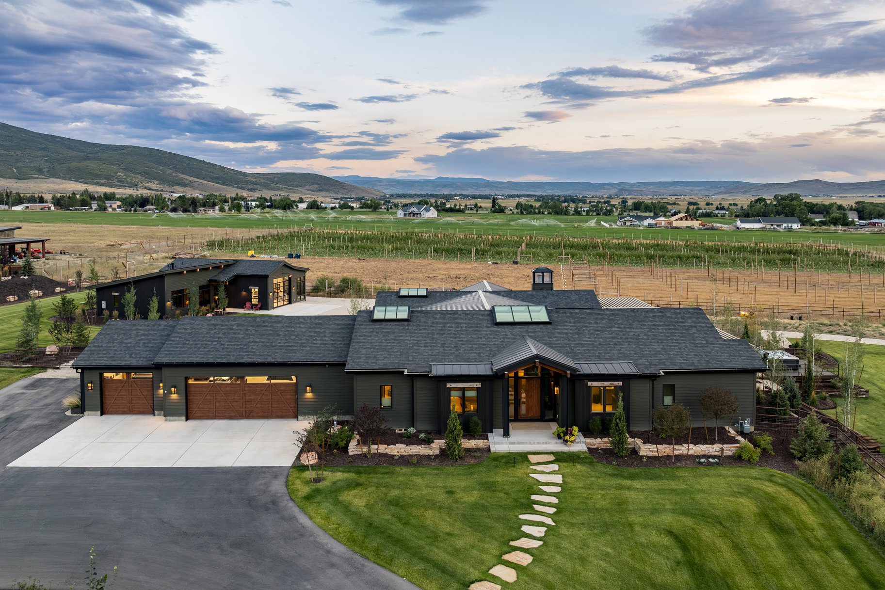  Rural Chic Farmhouse with Expansive Views and Seclusion - 物件實景