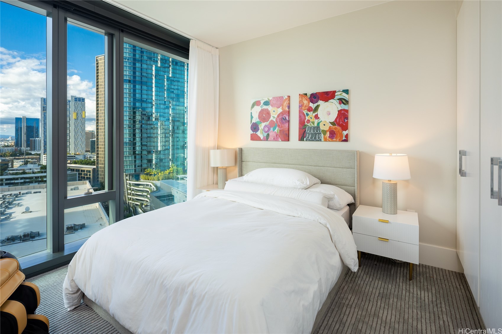 Honolulu, Hawaii, 96814, United States, 3 Bedrooms Bedrooms, ,3 BathroomsBathrooms,Residential,For Sale,2003362