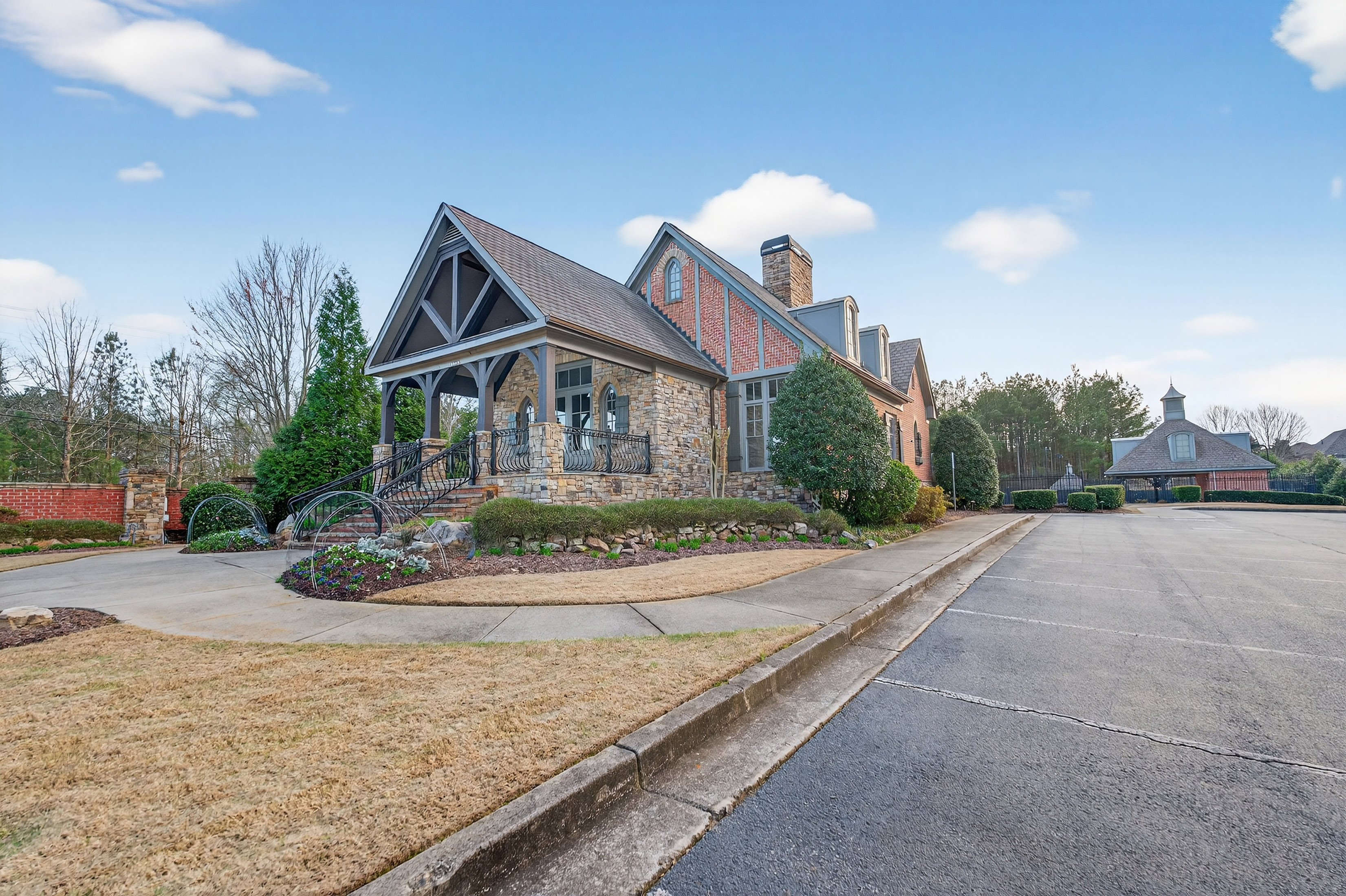  Elegant Home Offering Luxury, Functionality, and Privacy - 物件實景