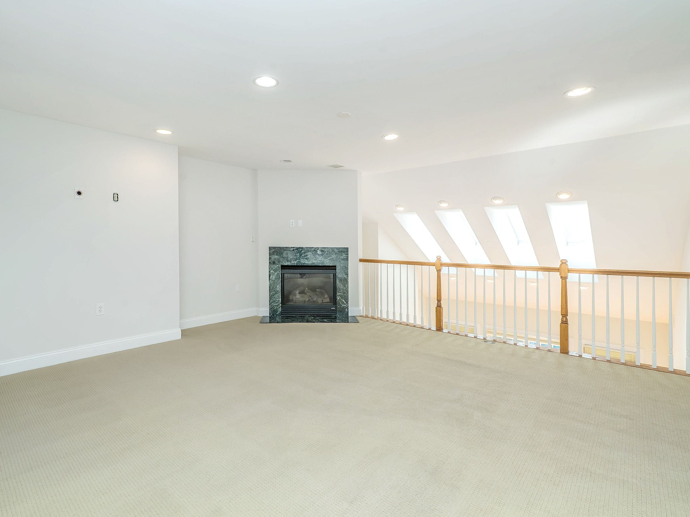  194 Pond View Drive, Port Washington, NY, 11050 - 物件實景