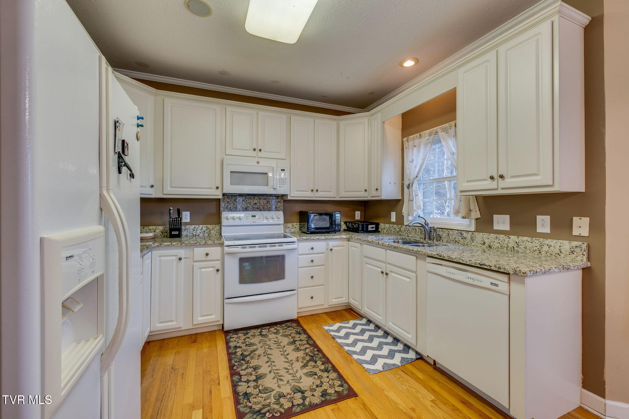 Johnson City, Tennessee, 37601, United States, 5 Bedrooms Bedrooms, ,4 BathroomsBathrooms,Residential,For Sale,2049001
