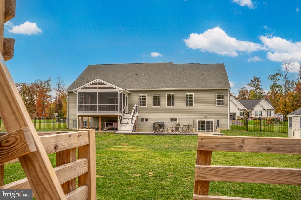 Fredericksburg, Virginia, 22406, United States, 5 Bedrooms Bedrooms, ,4 BathroomsBathrooms,Residential,For Sale,2005971