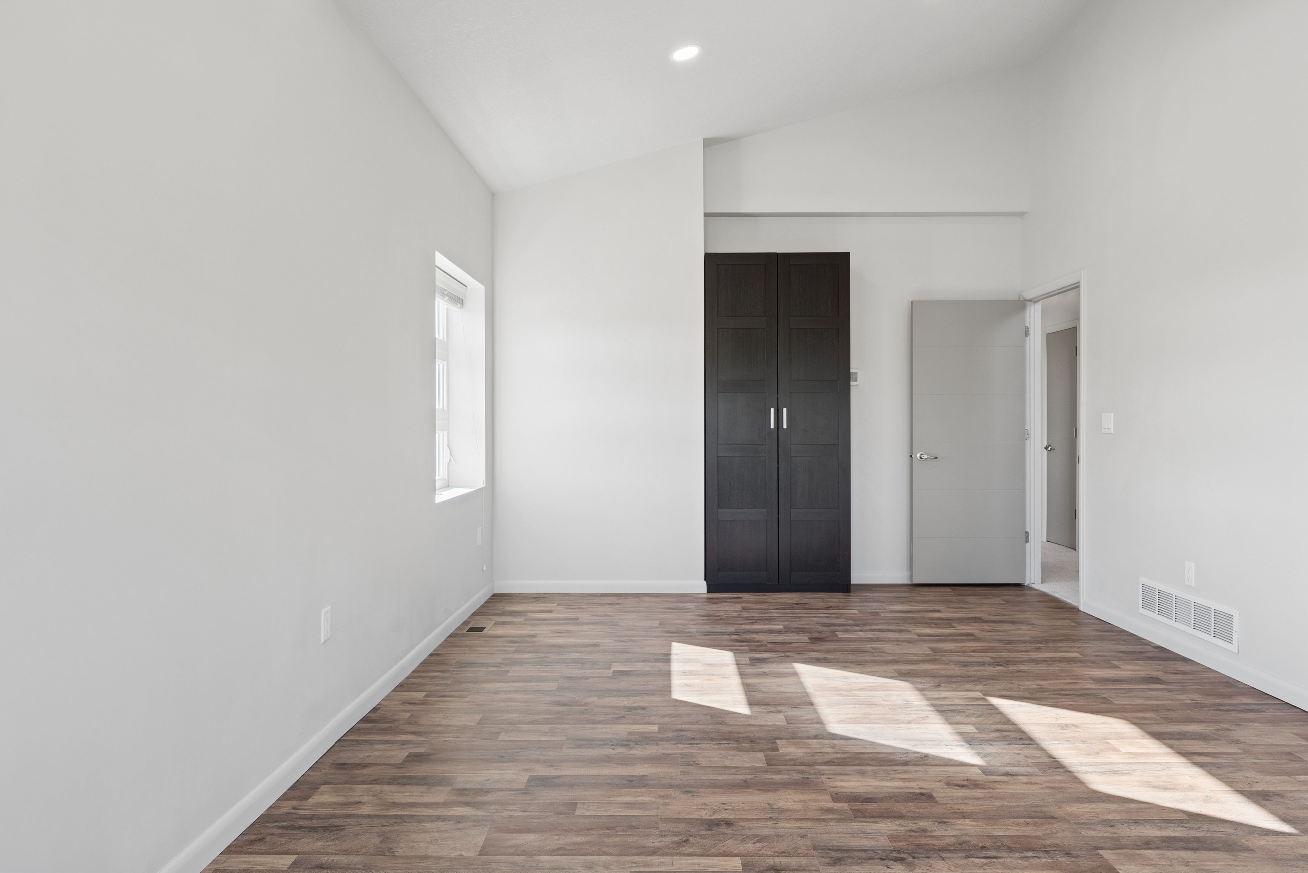  Architect-Designed Westside Home with Two Garages - 物件實景