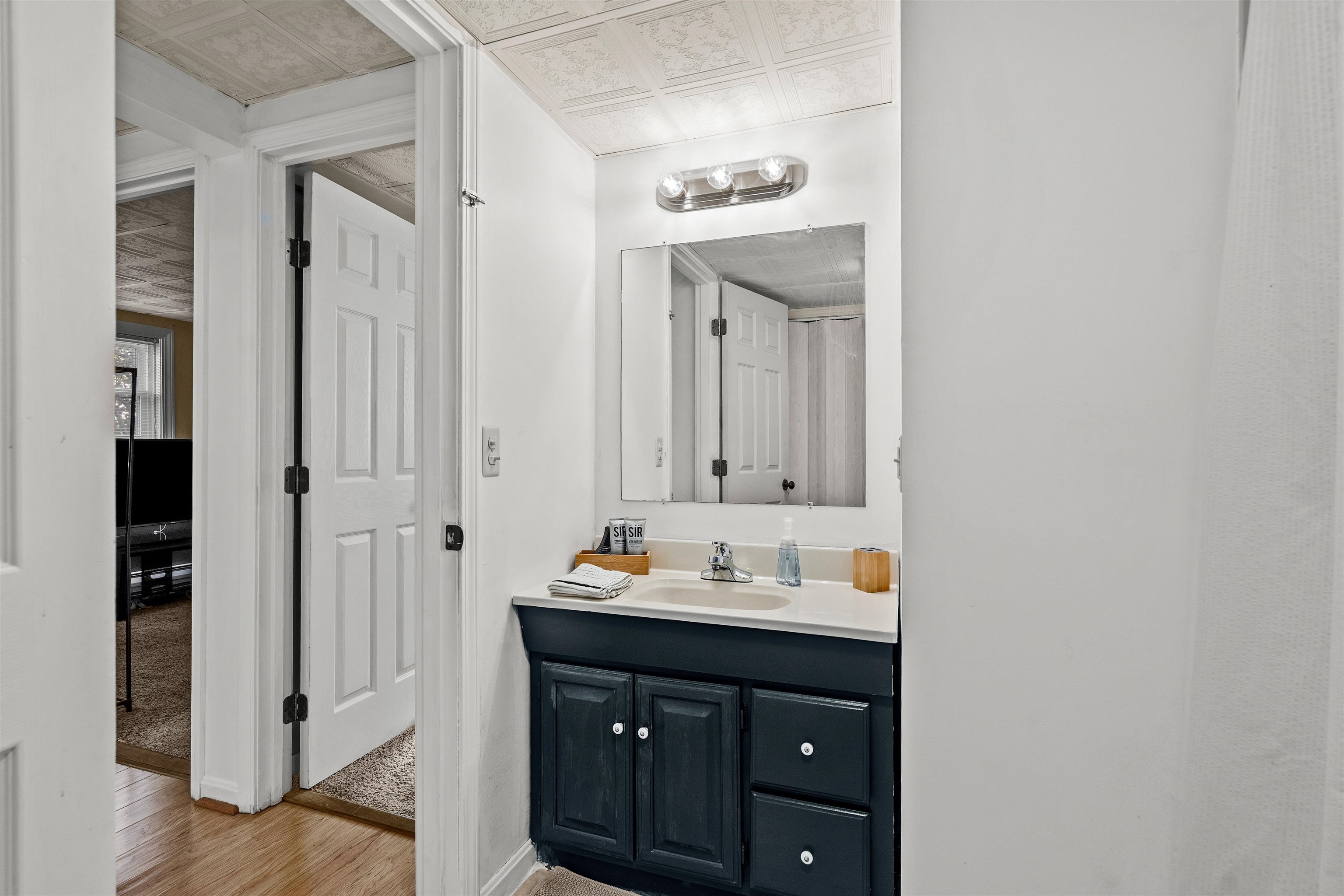 Manchester, New Hampshire, 03103, United States, 3 Bedrooms Bedrooms, ,2 BathroomsBathrooms,Residential,For Sale,1989722