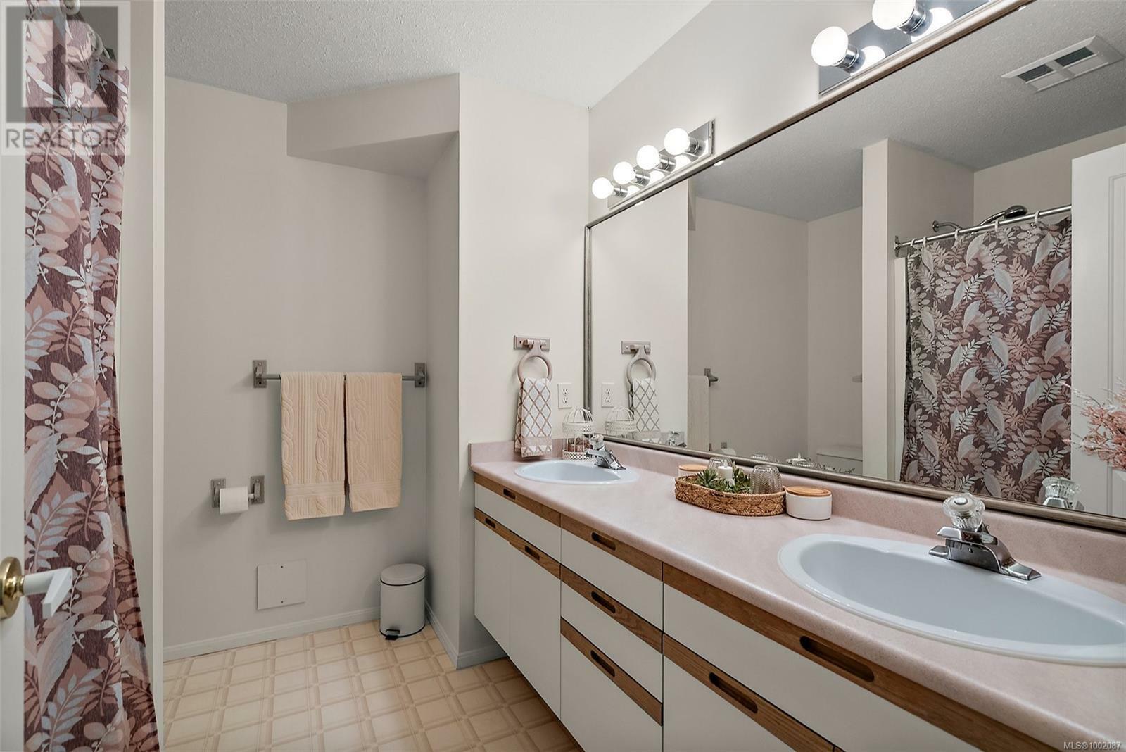 DUNCAN, British Columbia, V9L 5S6, CA, 4 Bedrooms Bedrooms, ,2 BathroomsBathrooms,Residential,For Sale,1873996