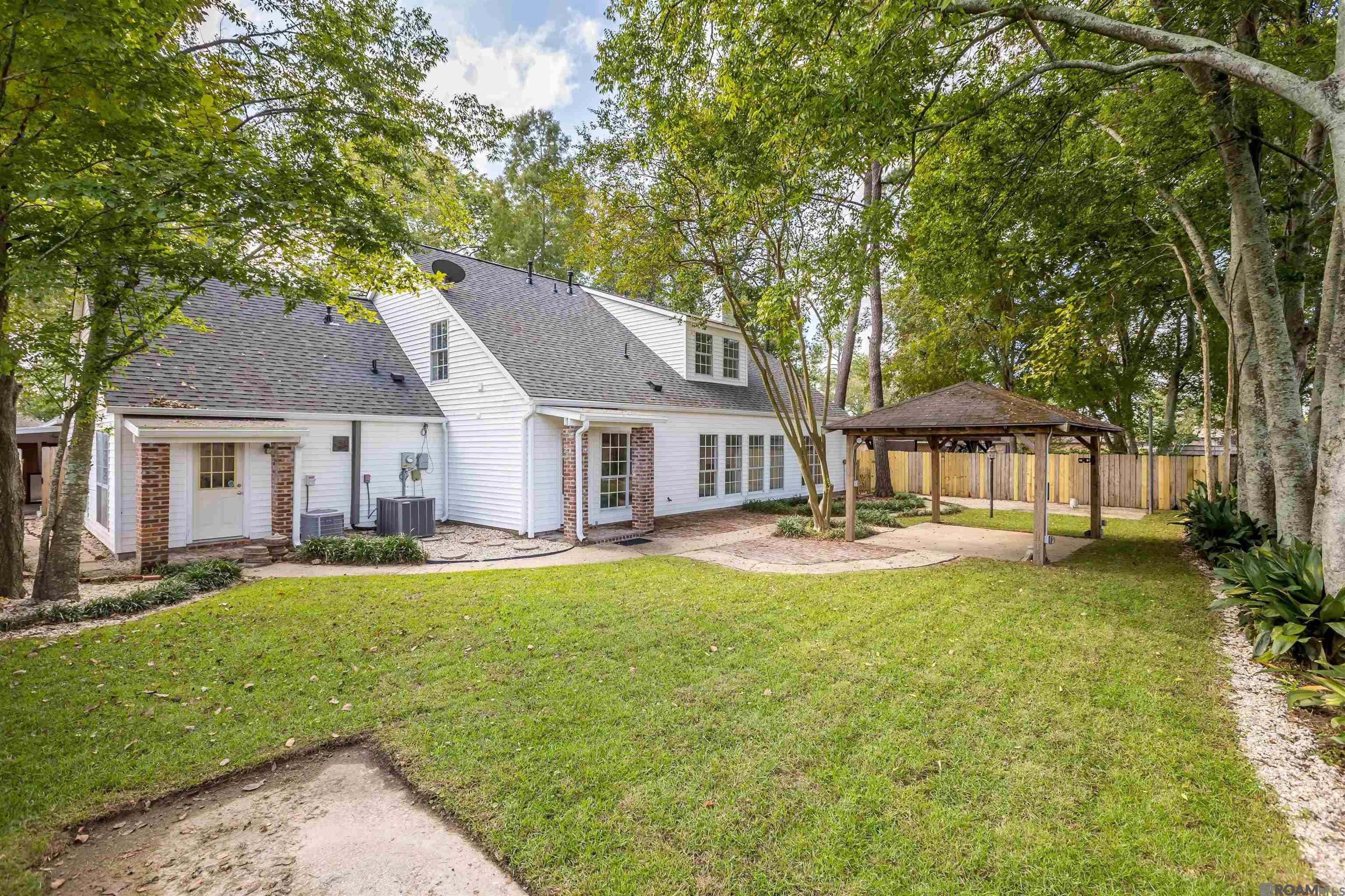 Baton Rouge, Louisiana, 70817, United States, 5 Bedrooms Bedrooms, ,4 BathroomsBathrooms,Residential,For Sale,1984389