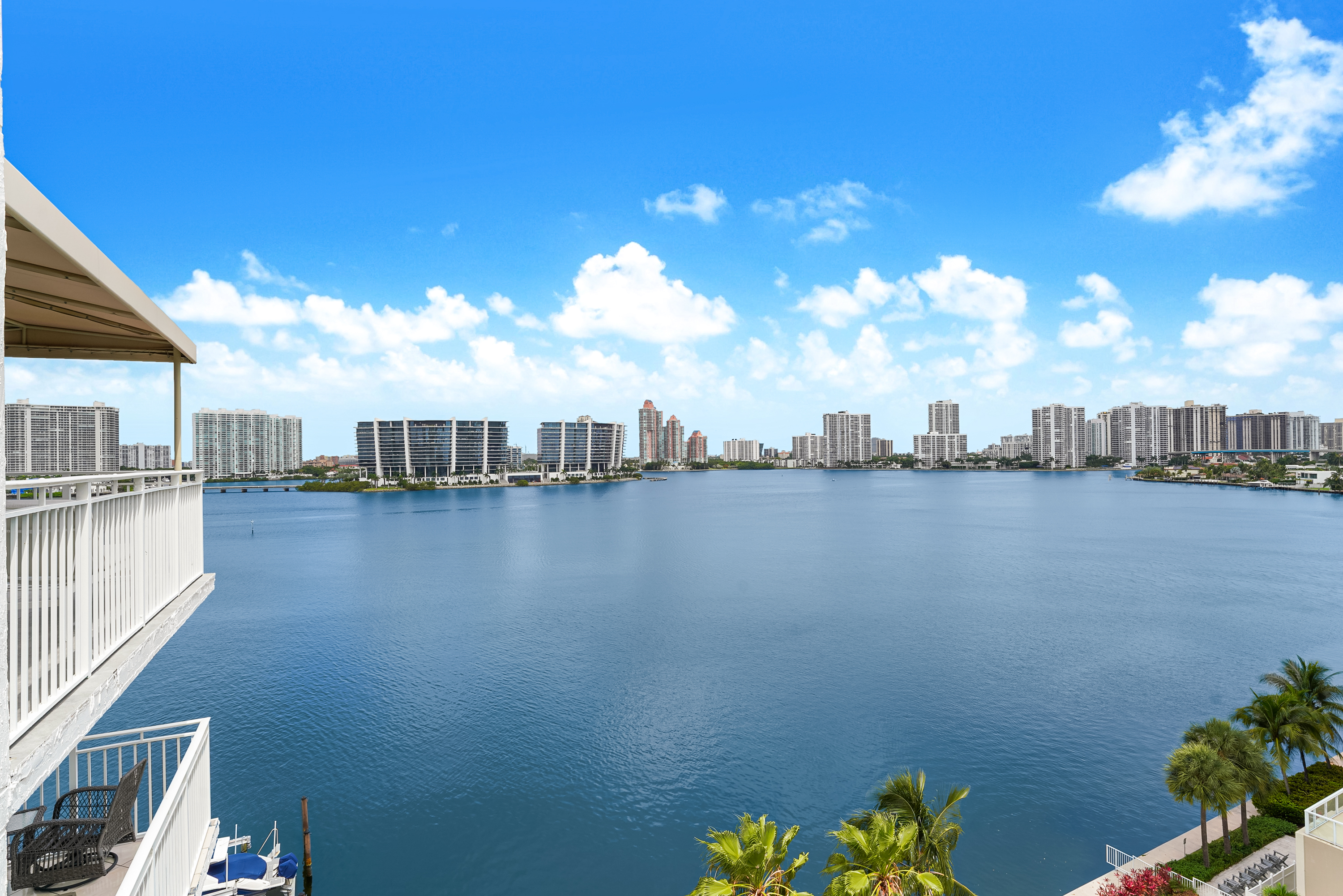  18000 N Bay Rd, Sunny Isles Beach, FL, 33160 - 物件實景