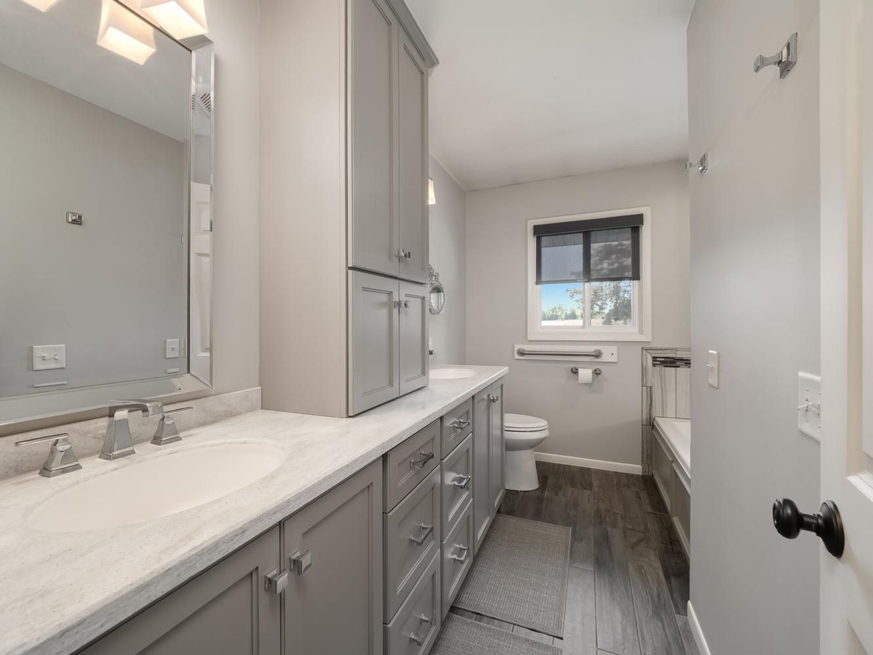  Beautifully Maintained Living with Maple Lake Views - 物件實景
