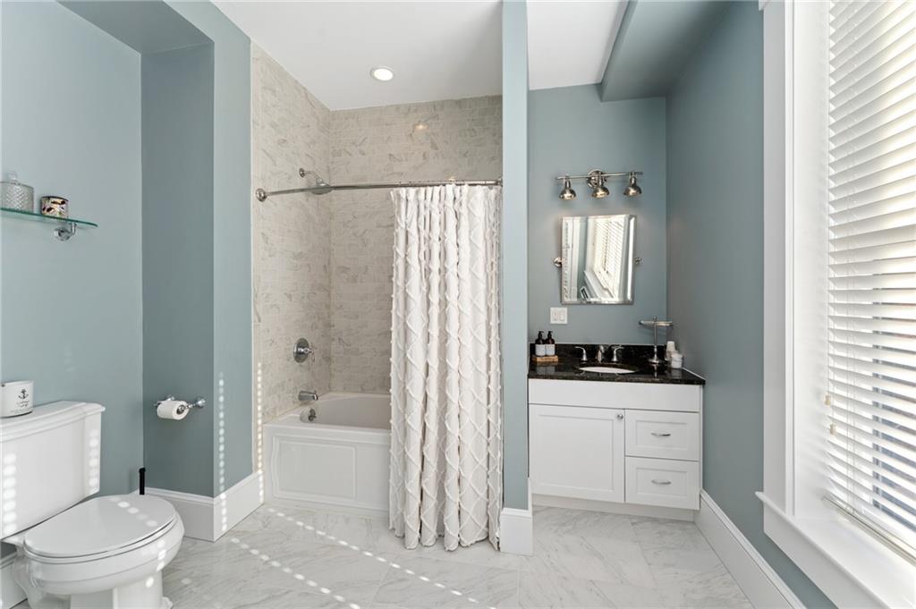 Bristol, Rhode Island, 02809, United States, 2 Bedrooms Bedrooms, ,3 BathroomsBathrooms,Residential,For Sale,1834727