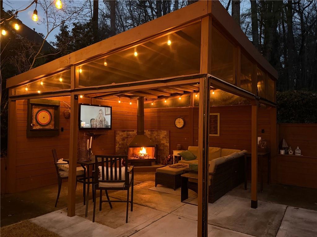 Roswell, Georgia, 30075, United States, 4 Bedrooms Bedrooms, ,4 BathroomsBathrooms,Residential,For Sale,2014792